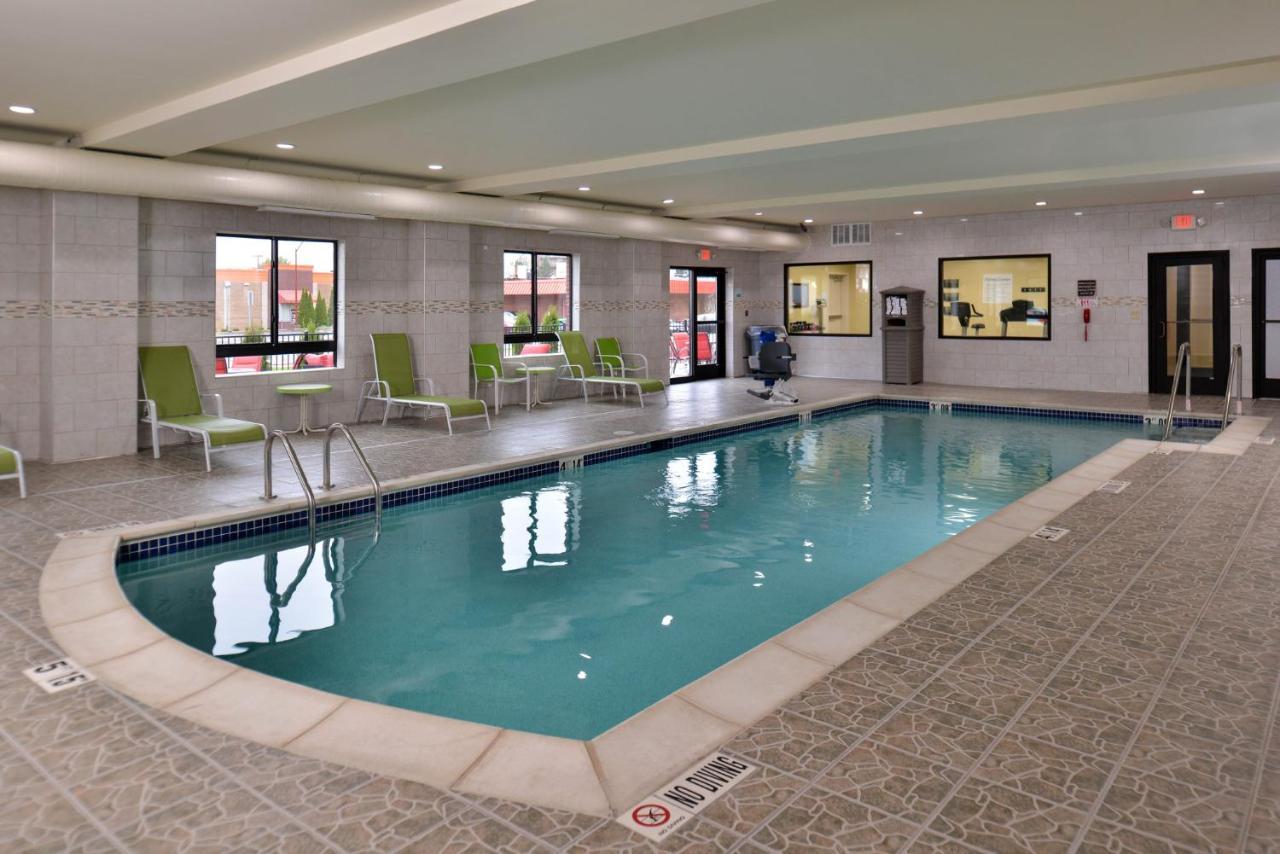 Holiday Inn Express & Suites Dearborn Sw - Detroit Area By Ihg Exterior photo