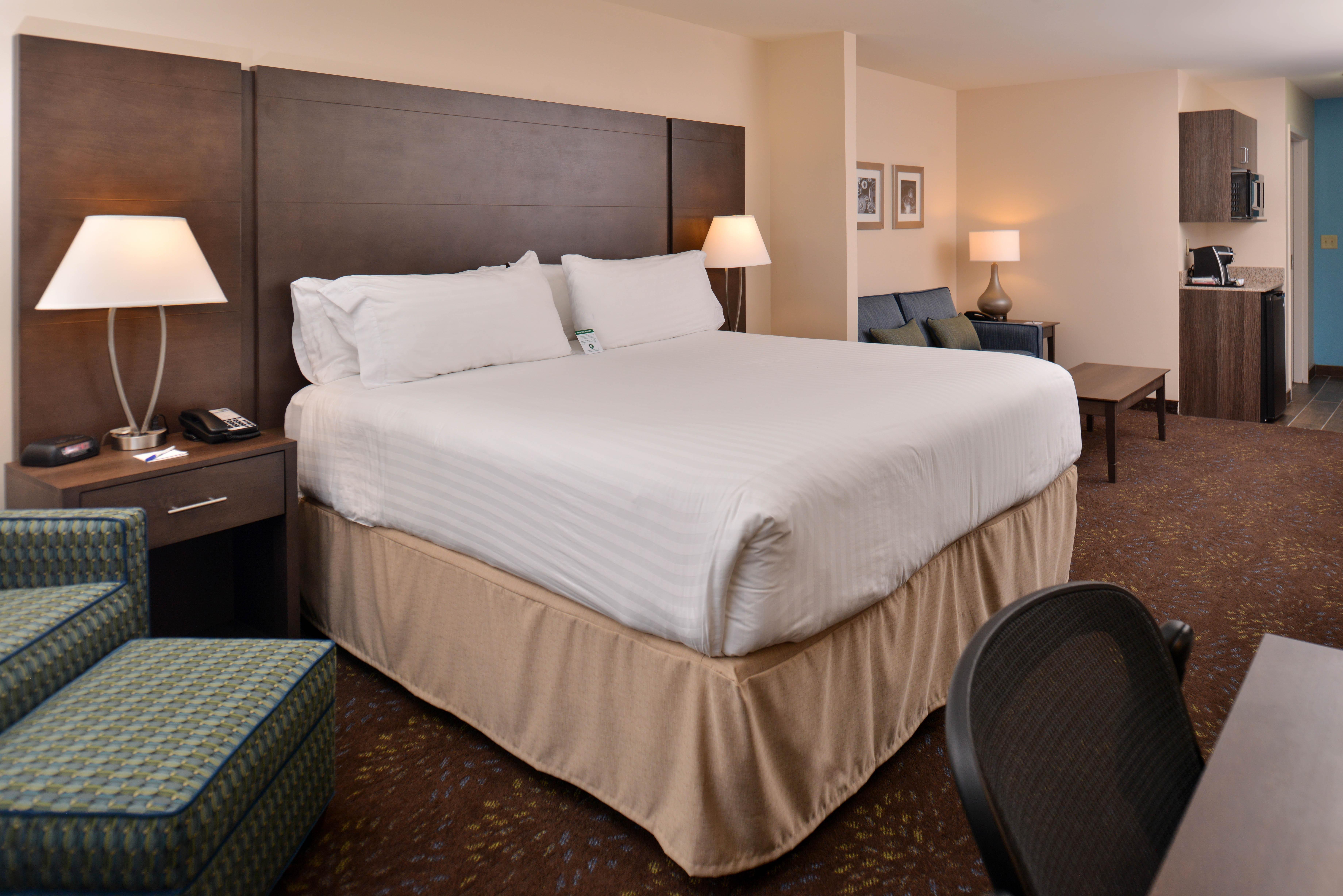 Holiday Inn Express & Suites Dearborn Sw - Detroit Area By Ihg Exterior photo